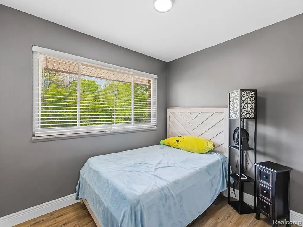 17361 W Outer Drive Dearborn Heights City MI 48127