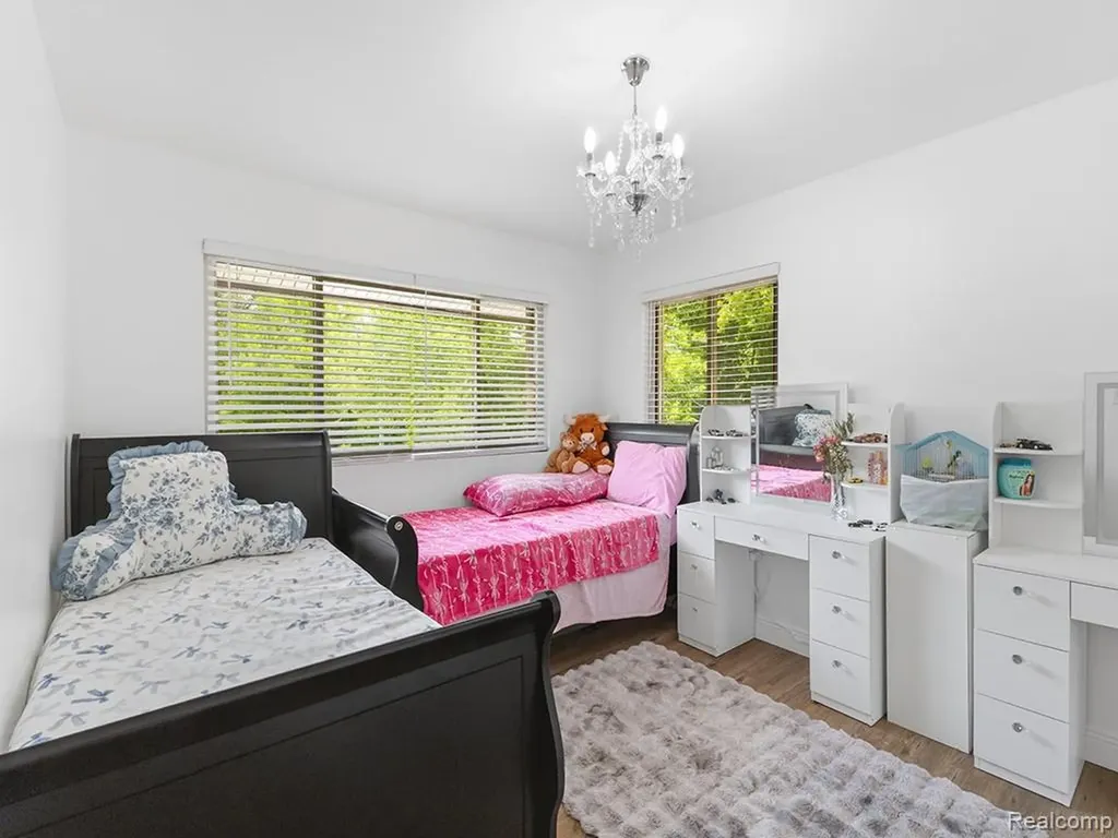 17361 W Outer Drive Dearborn Heights City MI 48127
