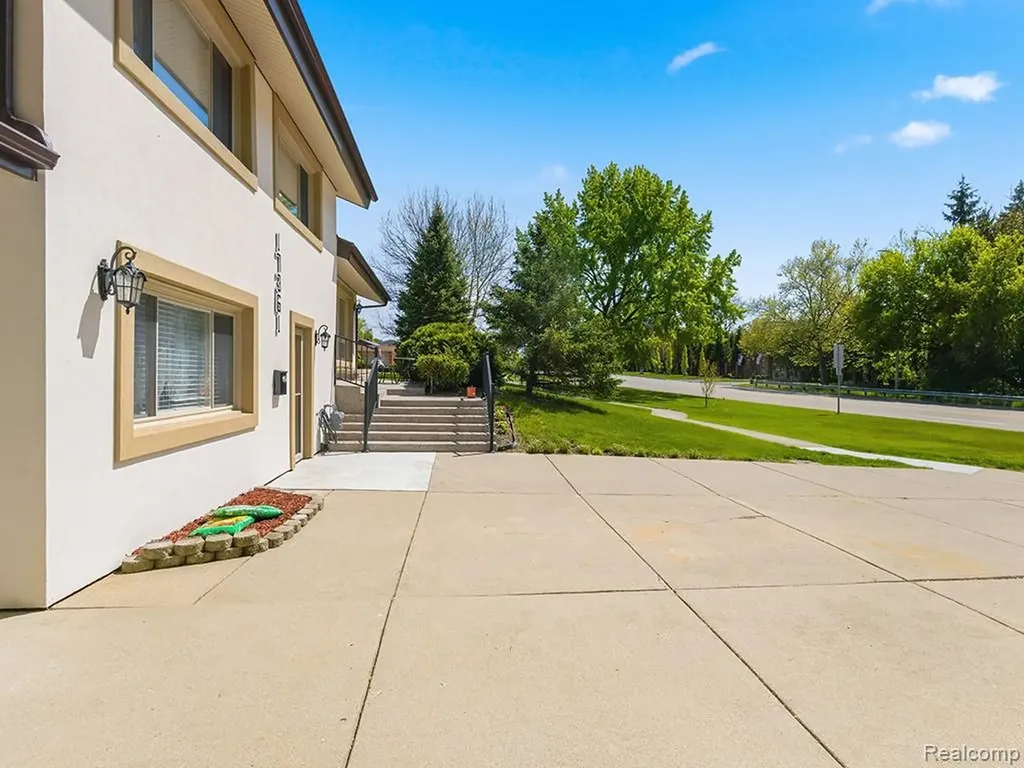 17361 W Outer Drive Dearborn Heights City MI 48127