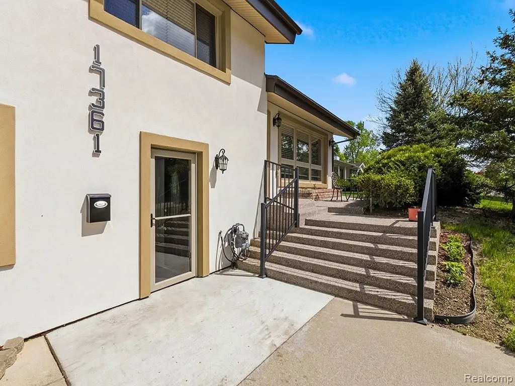 17361 W Outer Drive Dearborn Heights City MI 48127