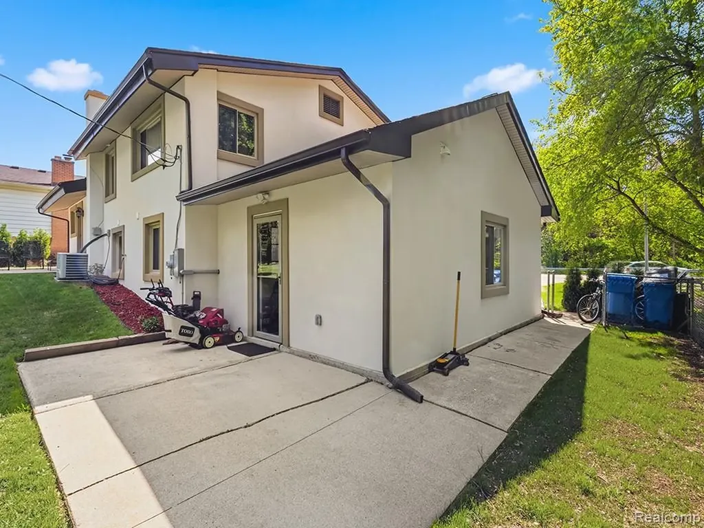 17361 W Outer Drive Dearborn Heights City MI 48127