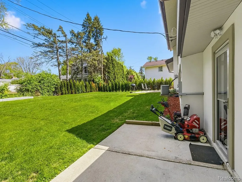 17361 W Outer Drive Dearborn Heights City MI 48127