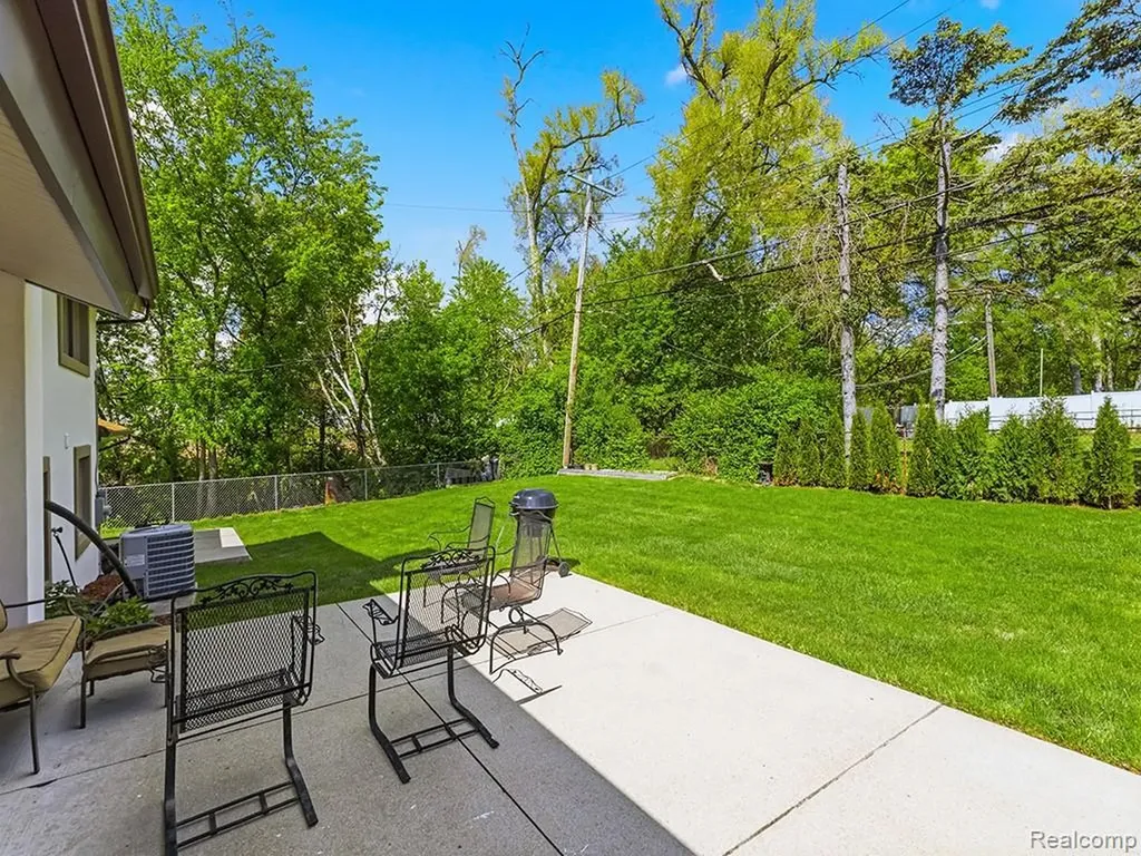 17361 W Outer Drive Dearborn Heights City MI 48127