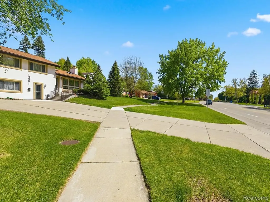 17361 W Outer Drive Dearborn Heights City MI 48127