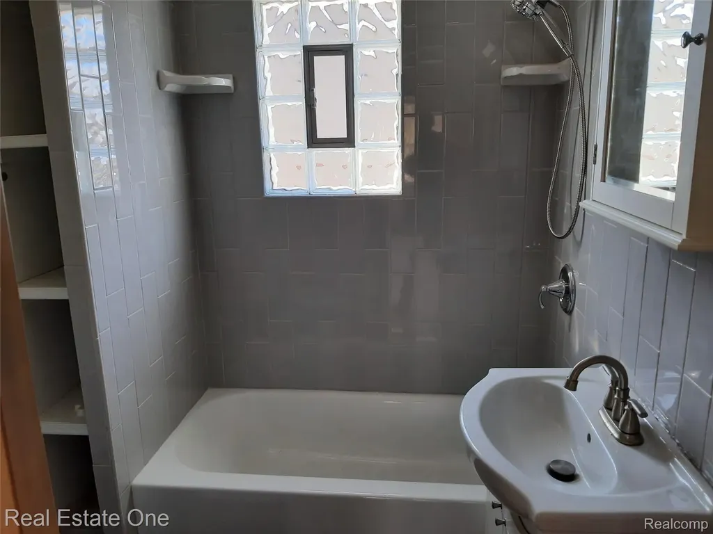 1850 + 1852 Ward Road Bloomfield Charter Township MI 48302