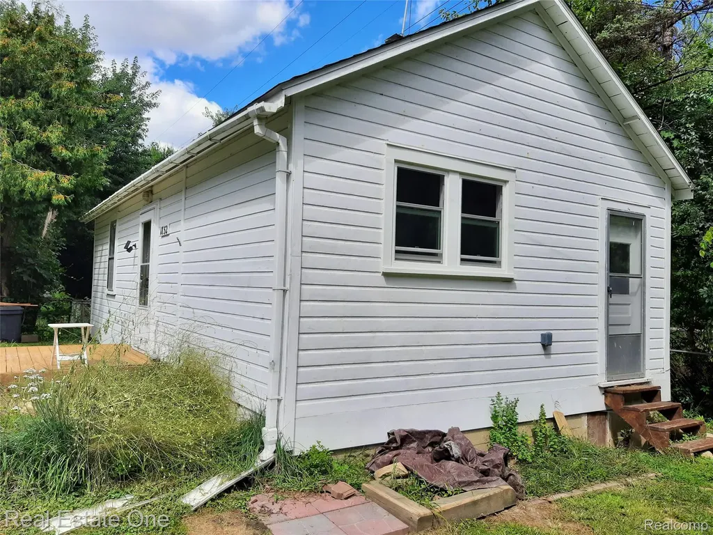 1850 + 1852 Ward Road Bloomfield Charter Township MI 48302