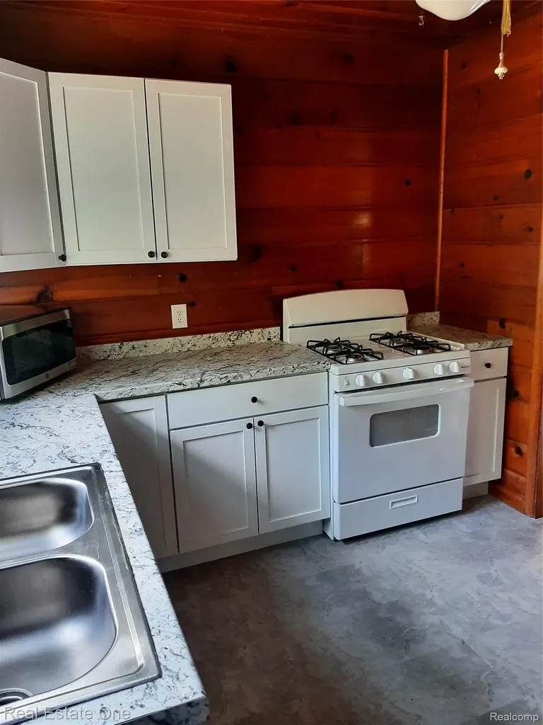 1850 + 1852 Ward Road Bloomfield Charter Township MI 48302