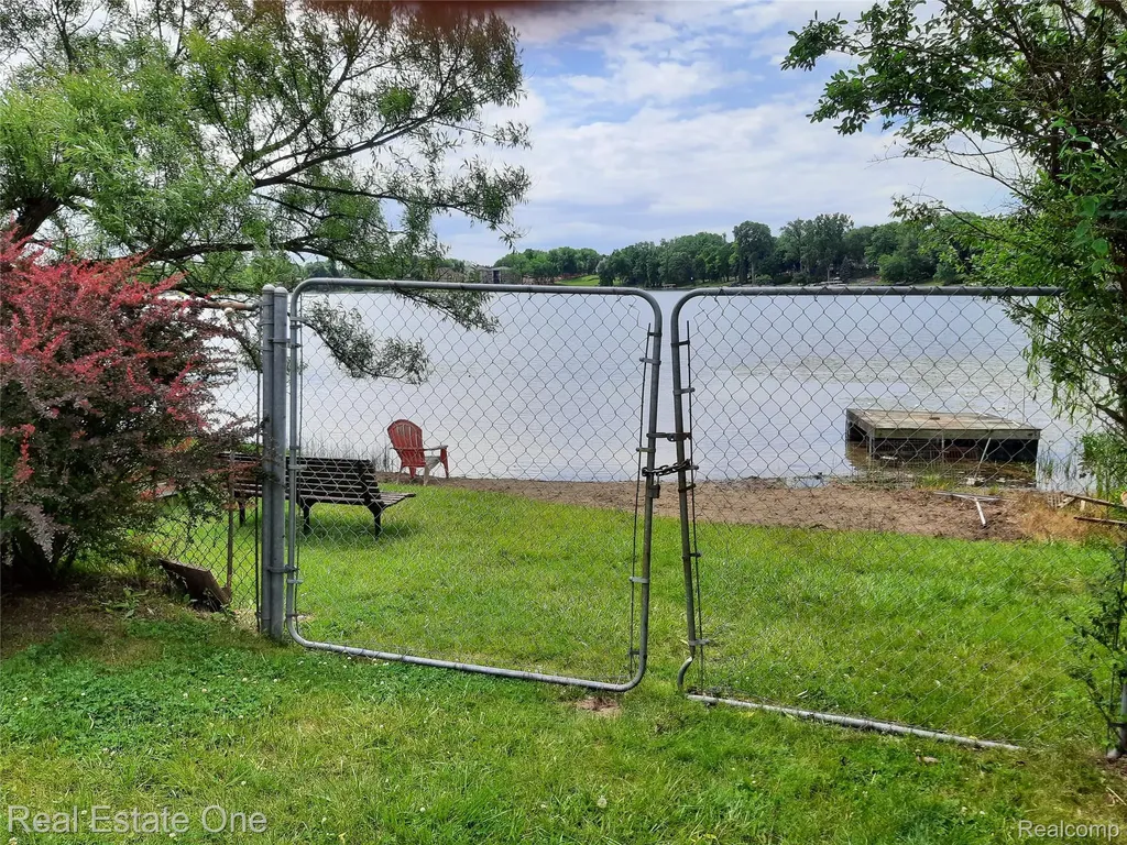 1850 + 1852 Ward Road Bloomfield Charter Township MI 48302