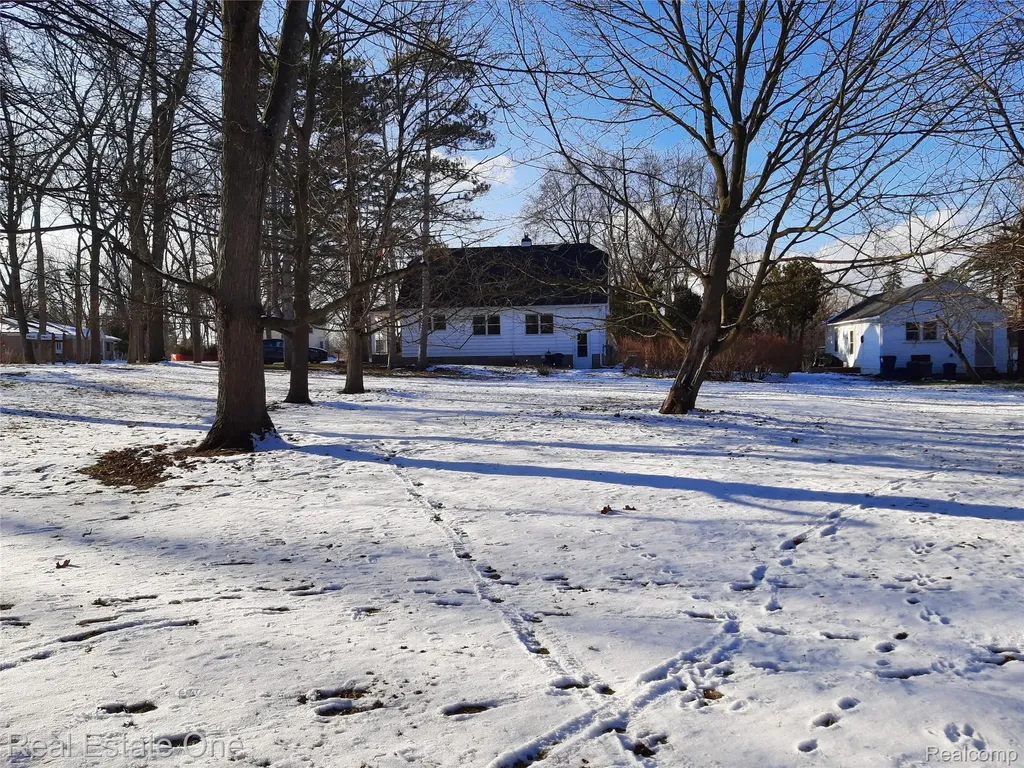 1850 + 1852 Ward Road Bloomfield Charter Township MI 48302