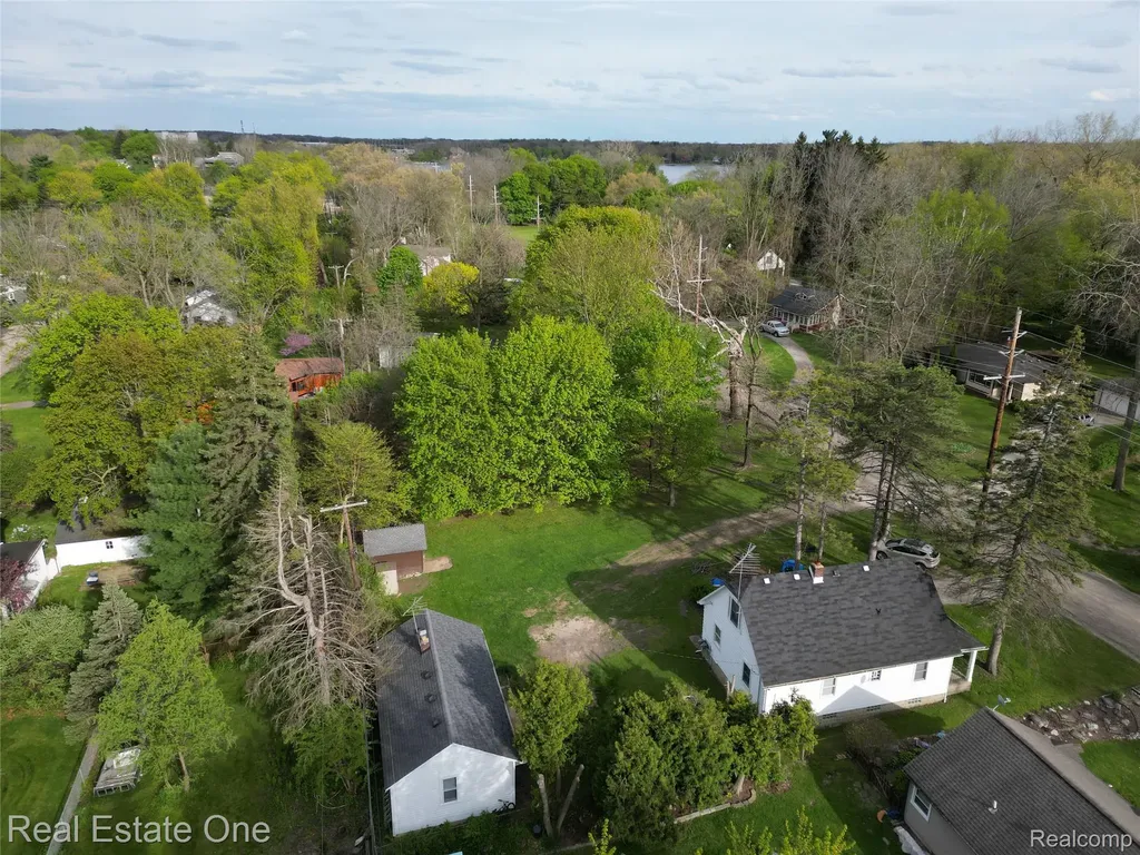 1850 + 1852 Ward Road Bloomfield Charter Township MI 48302