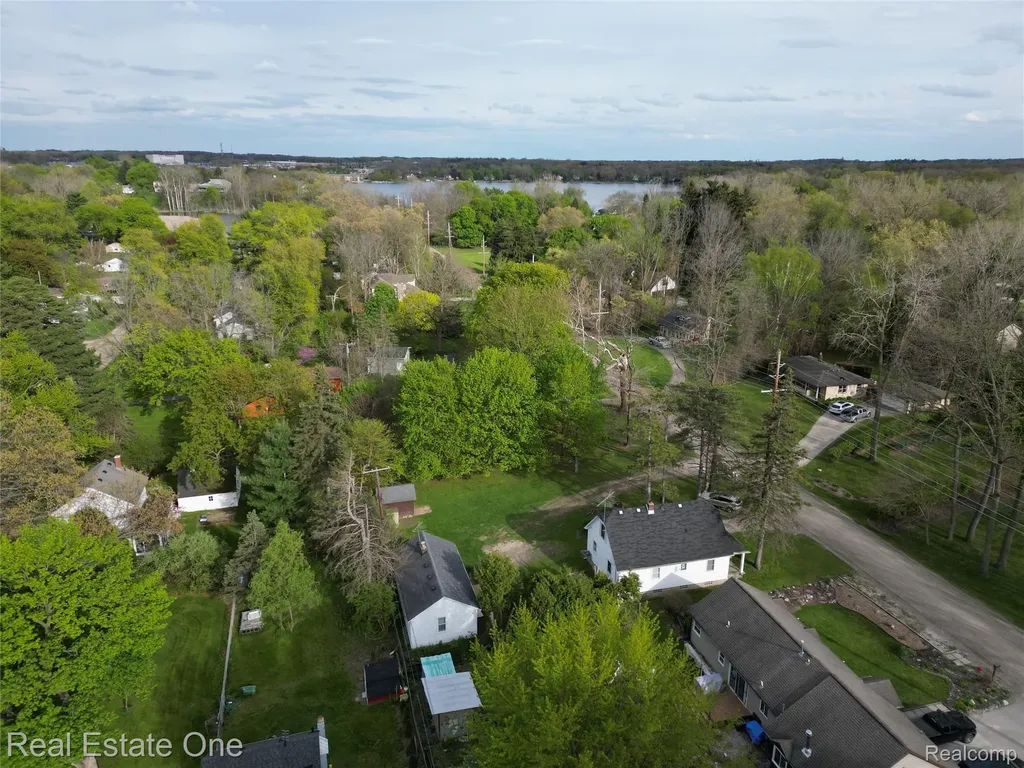 1850 + 1852 Ward Road Bloomfield Charter Township MI 48302