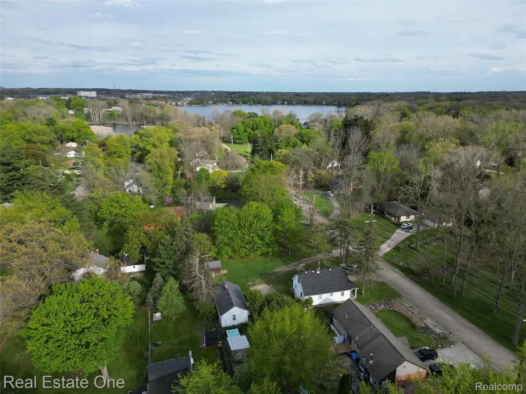 1850 + 1852 Ward Road Bloomfield Charter Township MI 48302