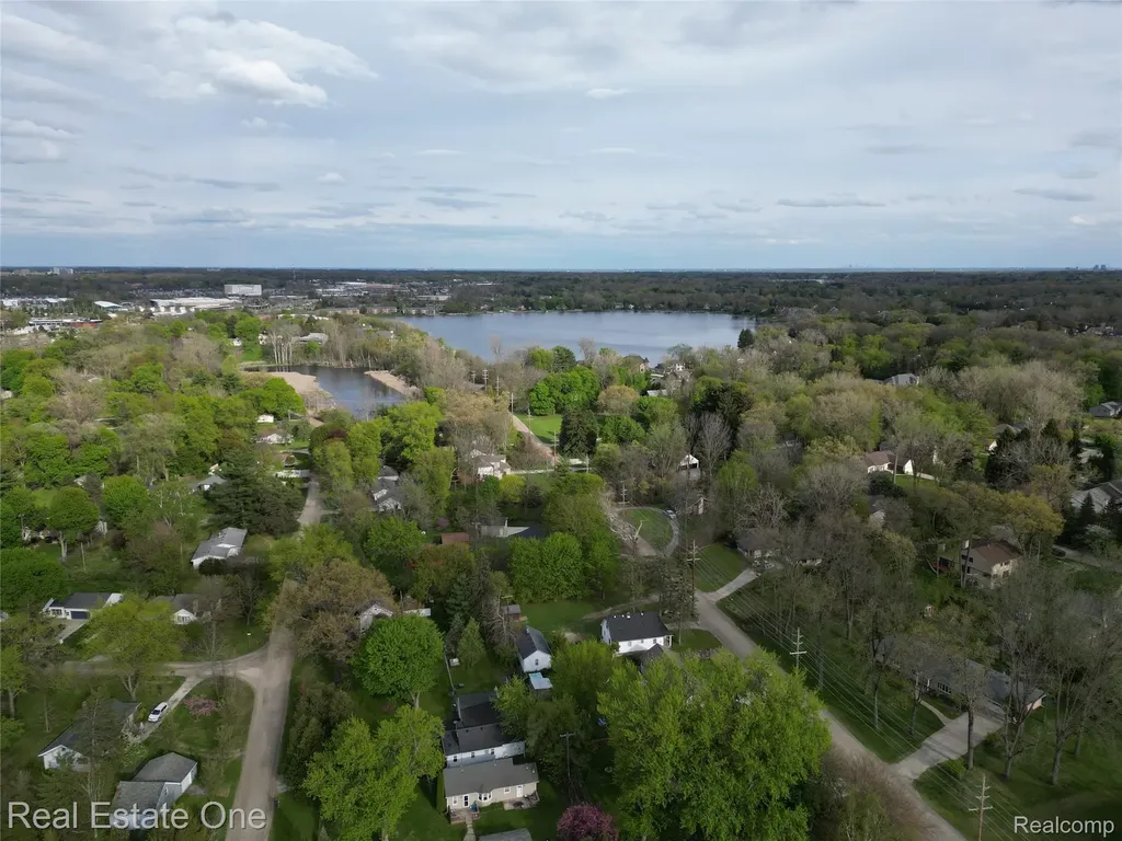 1850 + 1852 Ward Road Bloomfield Charter Township MI 48302