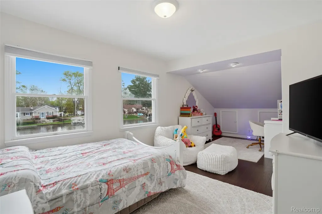 2299 Kingston Street White Lake Charter Township MI 48386