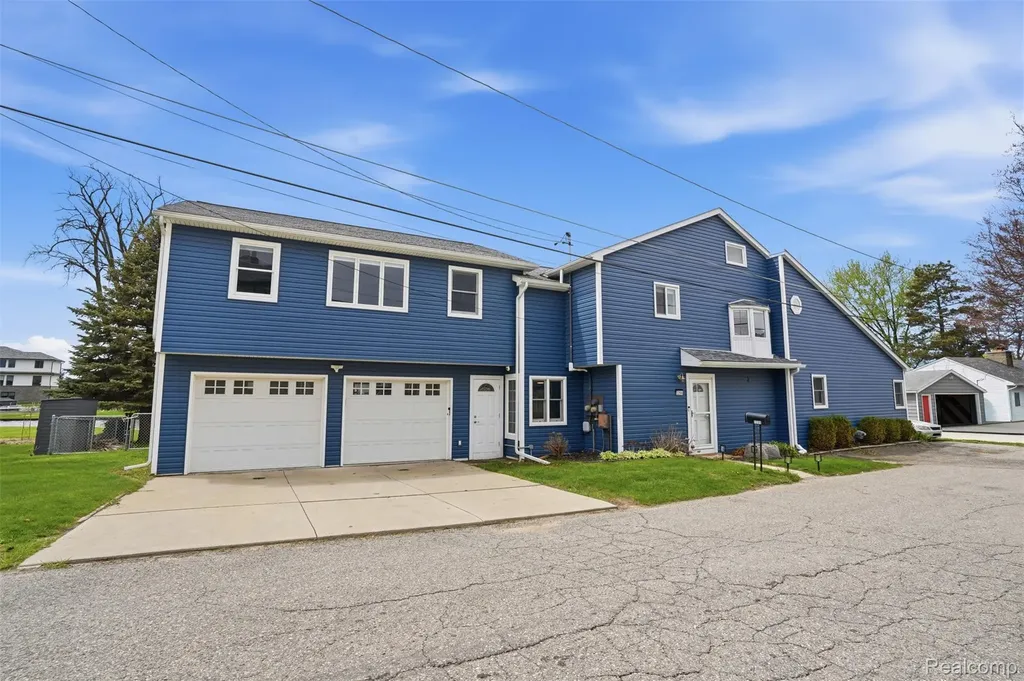 2299 Kingston Street White Lake Charter Township MI 48386