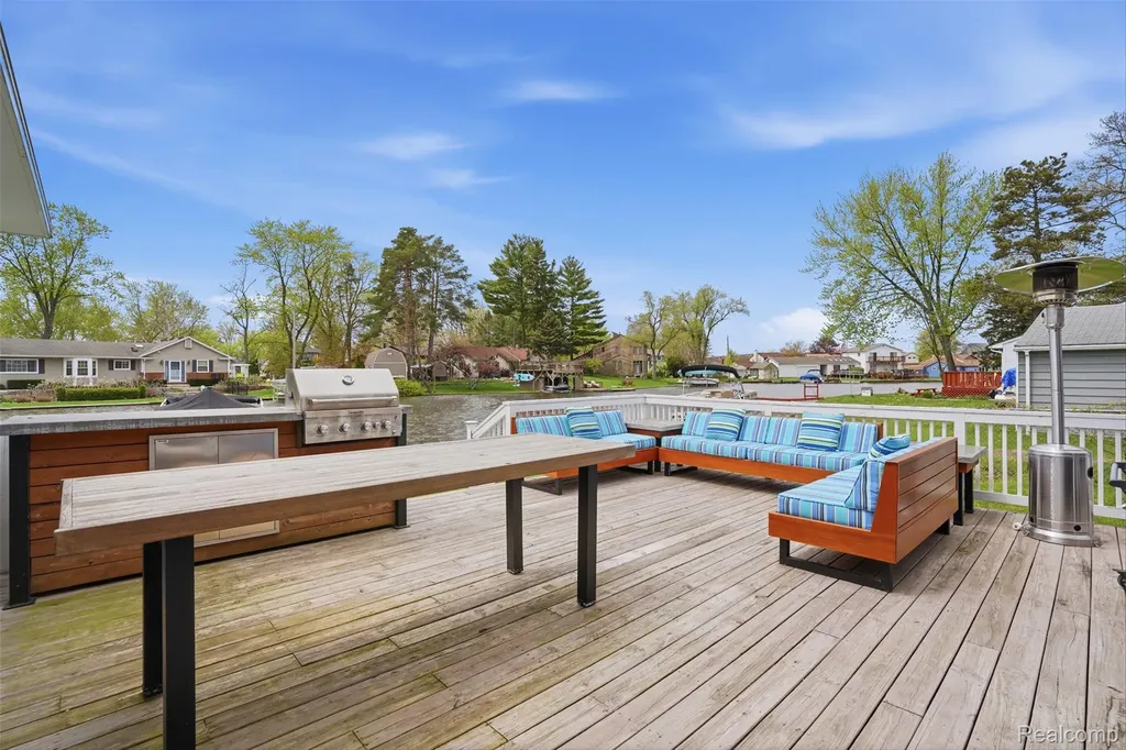 2299 Kingston Street White Lake Charter Township MI 48386