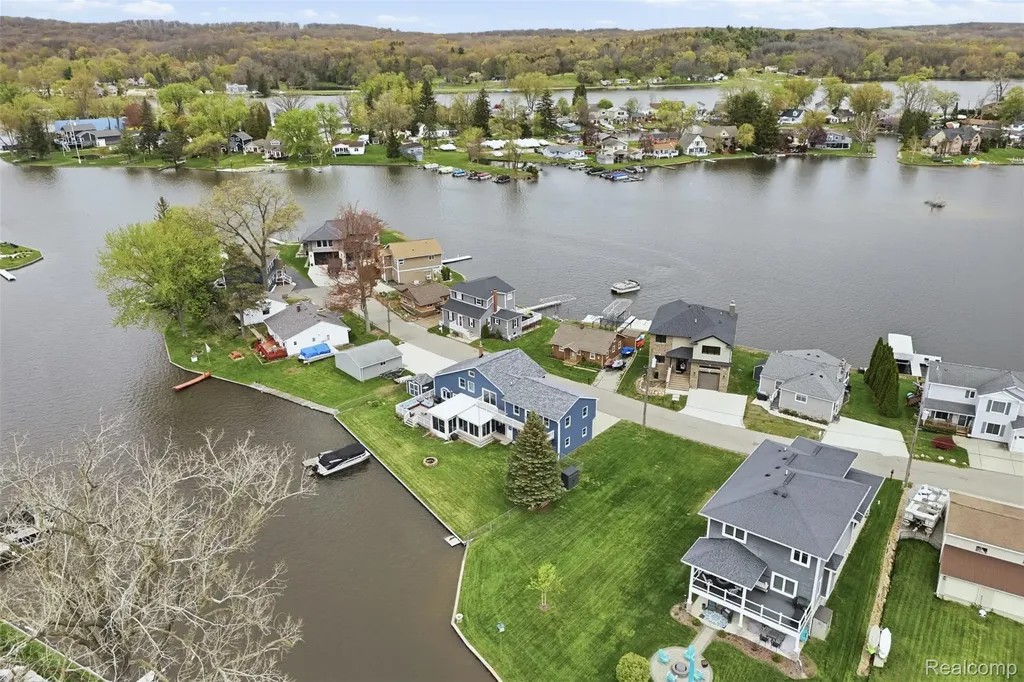 2299 Kingston Street White Lake Charter Township MI 48386