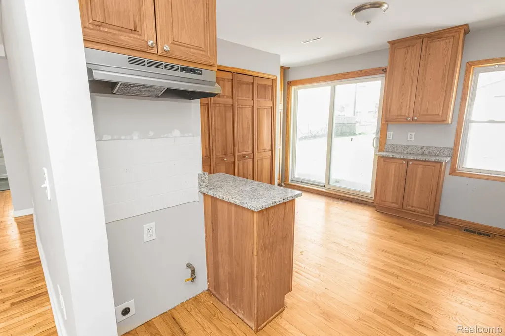 30064 Ann Arbor Trail Westland City MI 48185