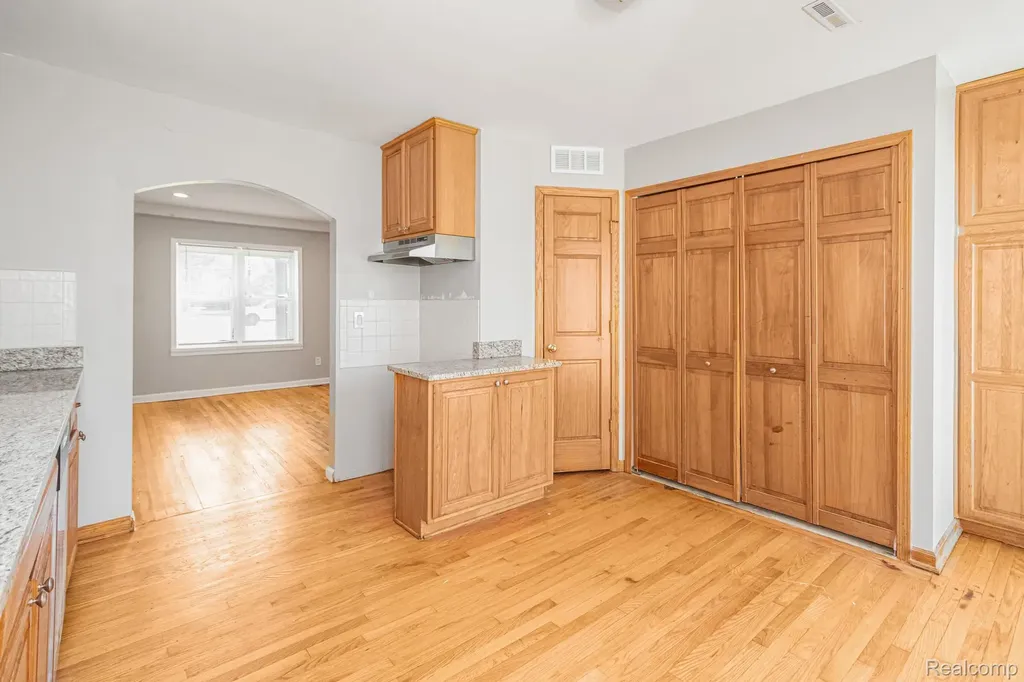 30064 Ann Arbor Trail Westland City MI 48185