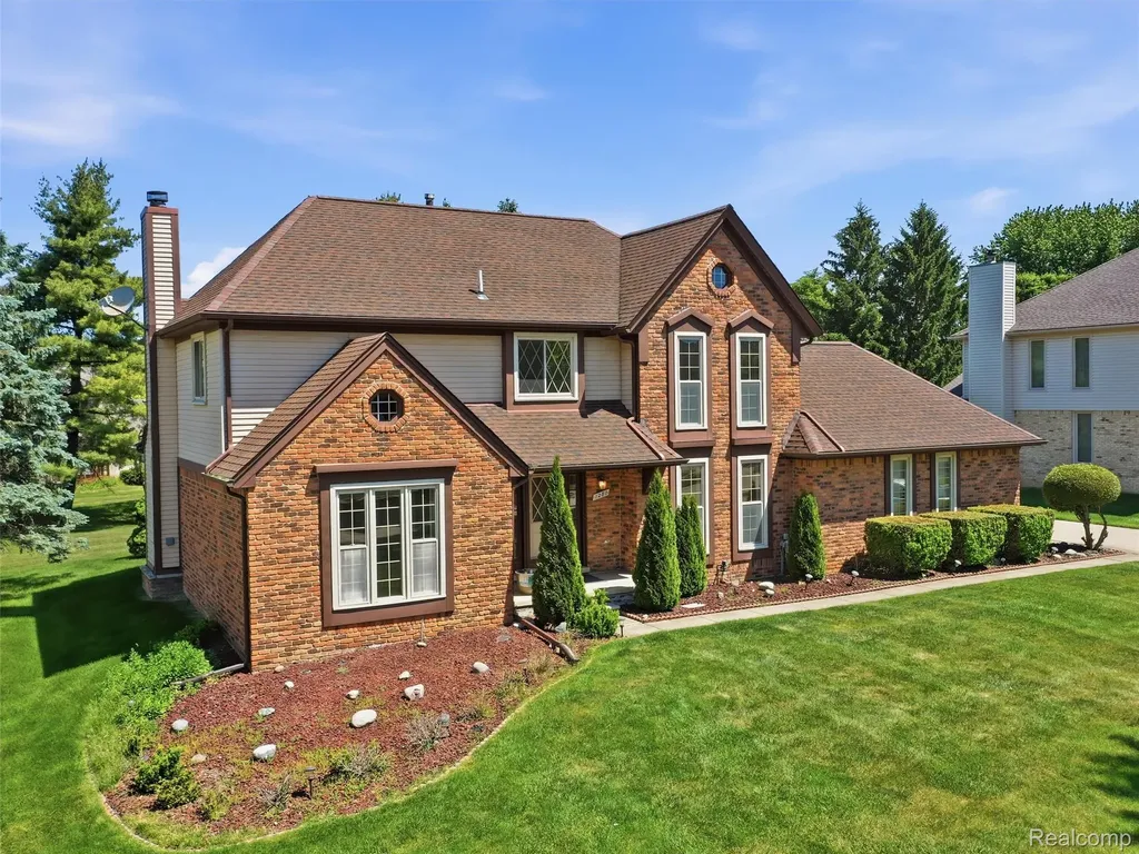 1280 Falcon Drive Troy City MI 48098