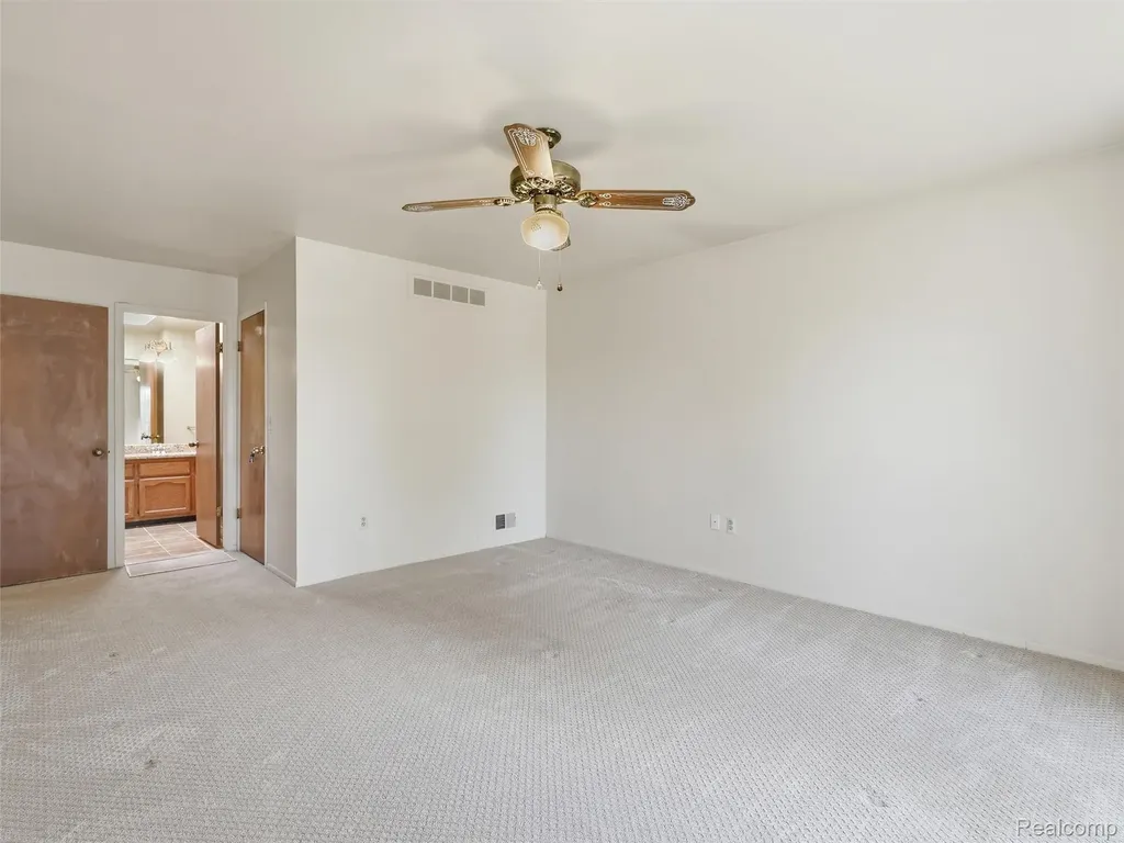 1280 Falcon Drive Troy City MI 48098