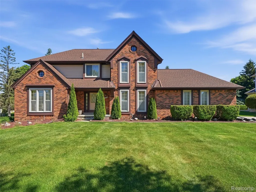1280 Falcon Drive Troy City MI 48098