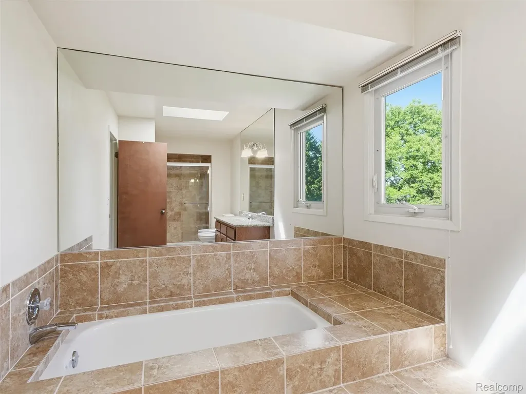 1280 Falcon Drive Troy City MI 48098