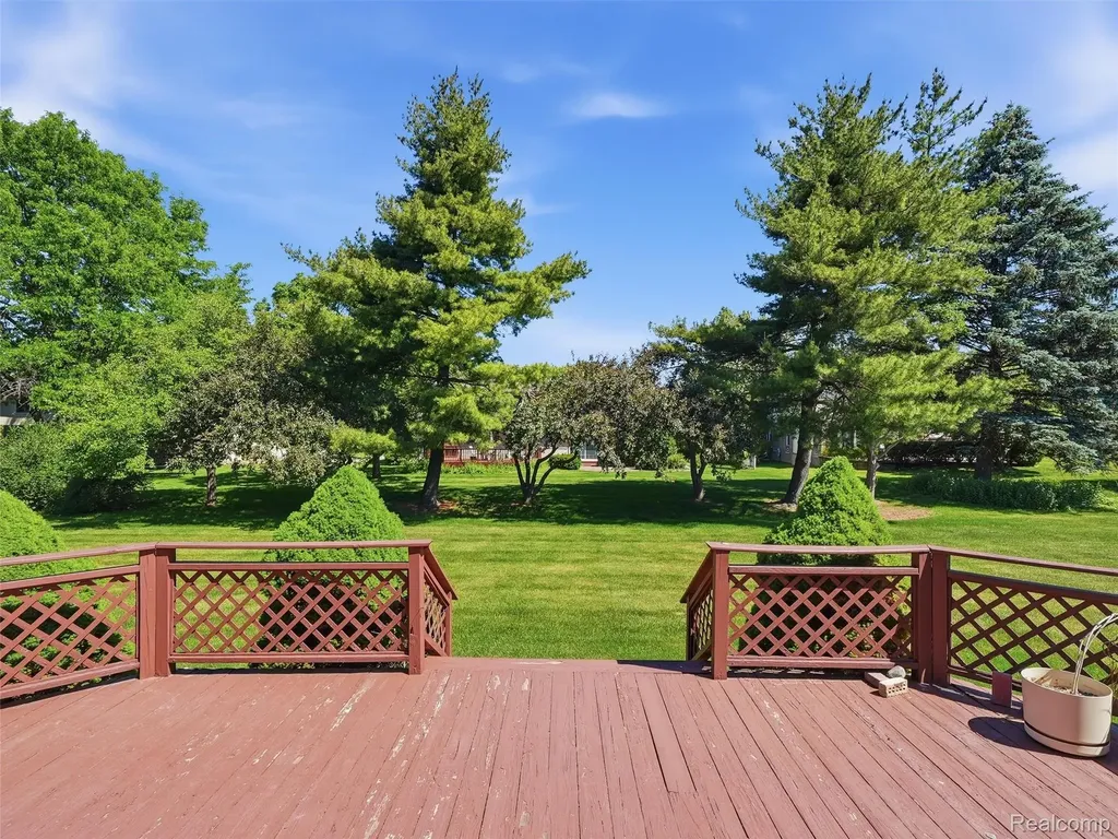1280 Falcon Drive Troy City MI 48098