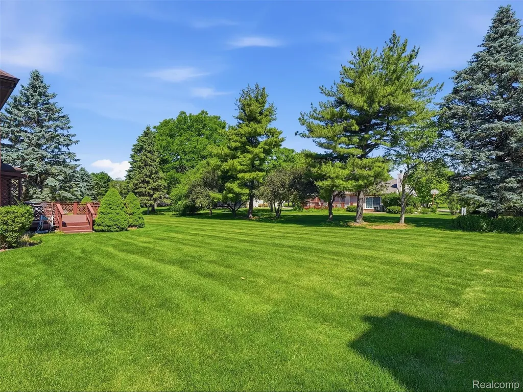 1280 Falcon Drive Troy City MI 48098