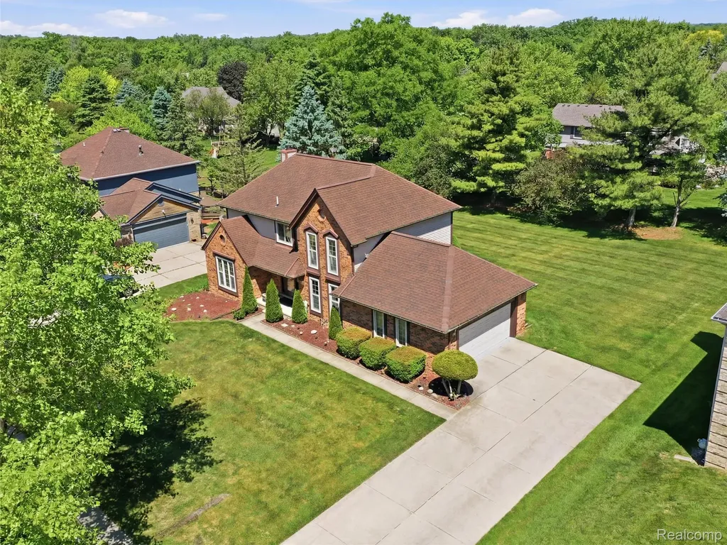 1280 Falcon Drive Troy City MI 48098