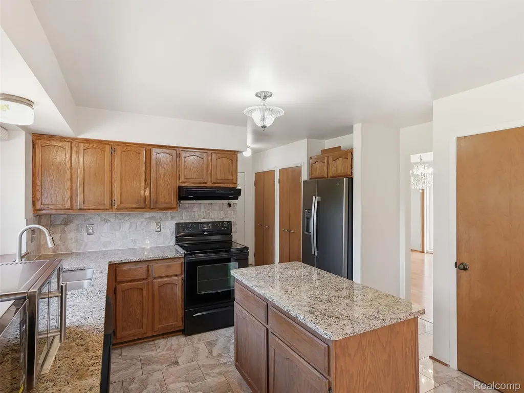 1280 Falcon Drive Troy City MI 48098
