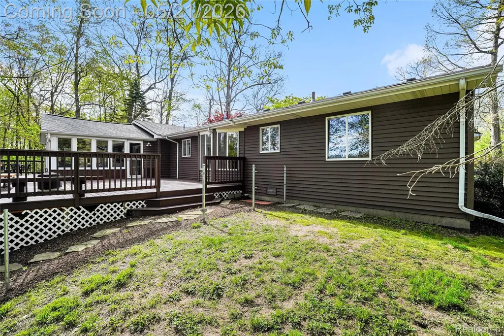 406 Fairwood Road Pinckney Village MI 48169