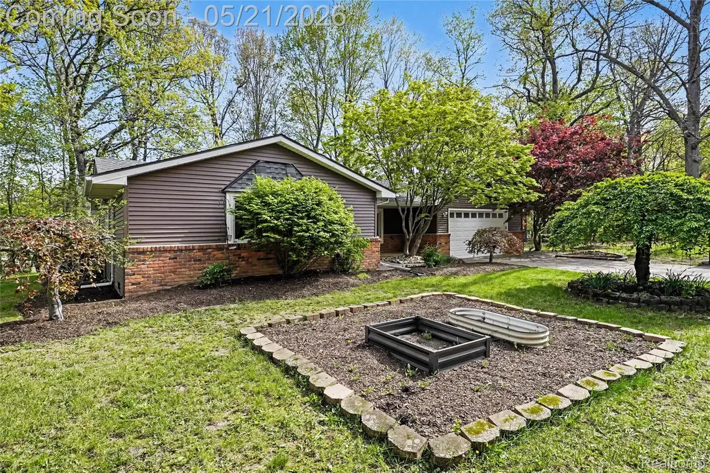 406 Fairwood Road Pinckney Village MI 48169
