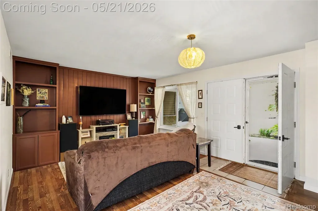 406 Fairwood Road Pinckney Village MI 48169