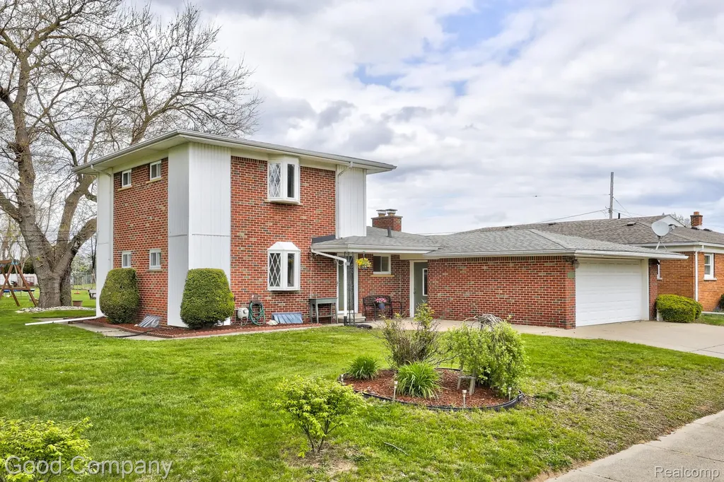 11493 Warren Boulevard Warren City MI 48089
