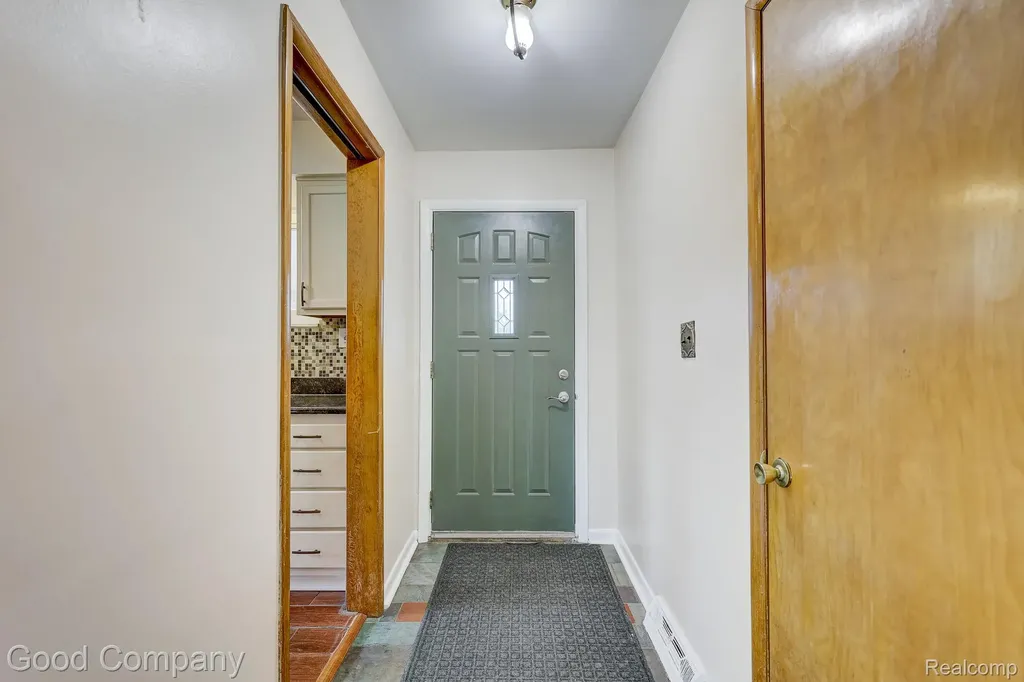 11493 Warren Boulevard Warren City MI 48089
