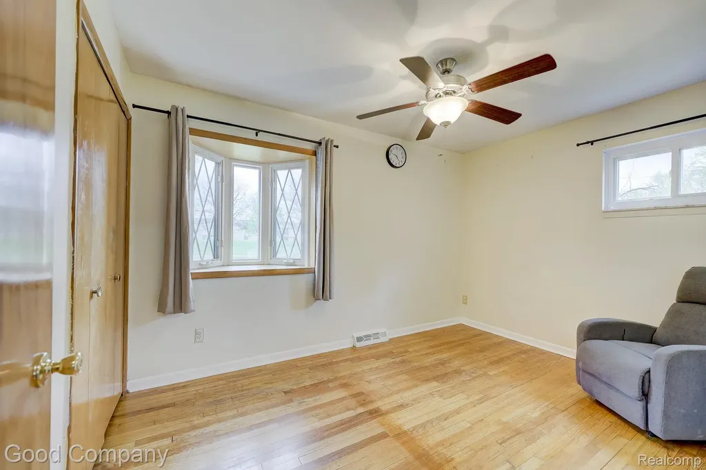 11493 Warren Boulevard Warren City MI 48089