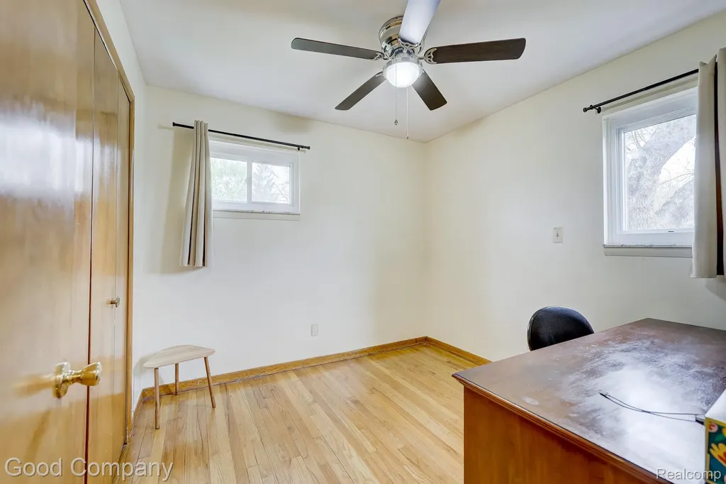 11493 Warren Boulevard Warren City MI 48089