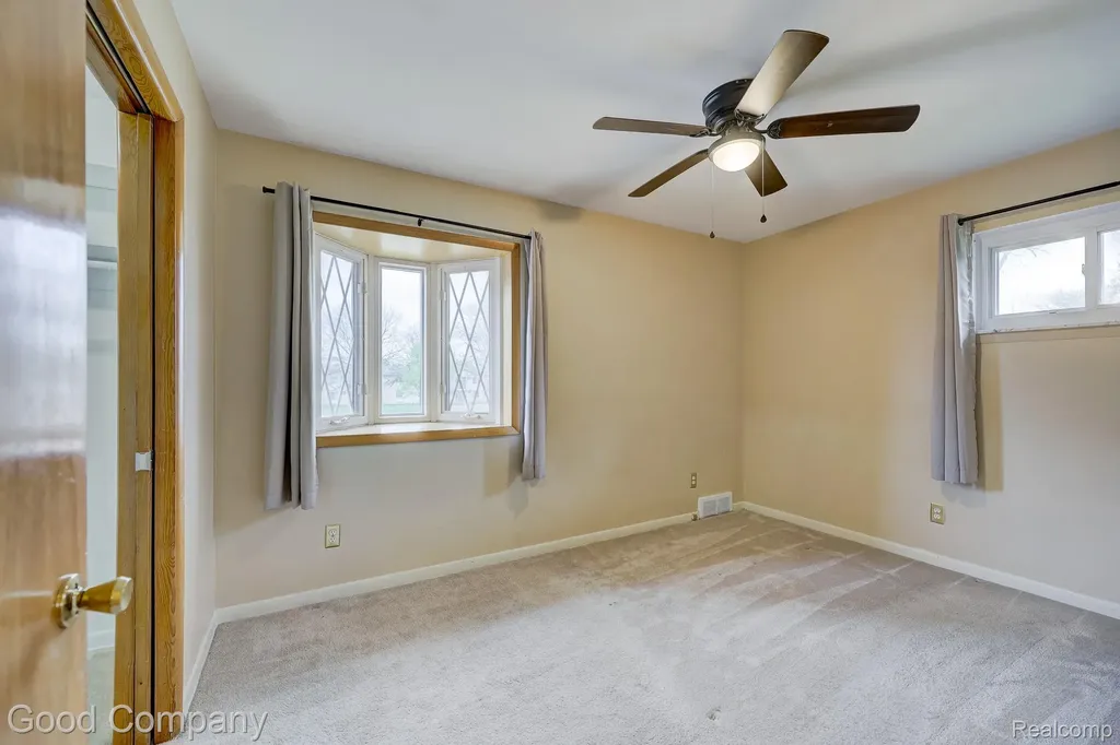 11493 Warren Boulevard Warren City MI 48089