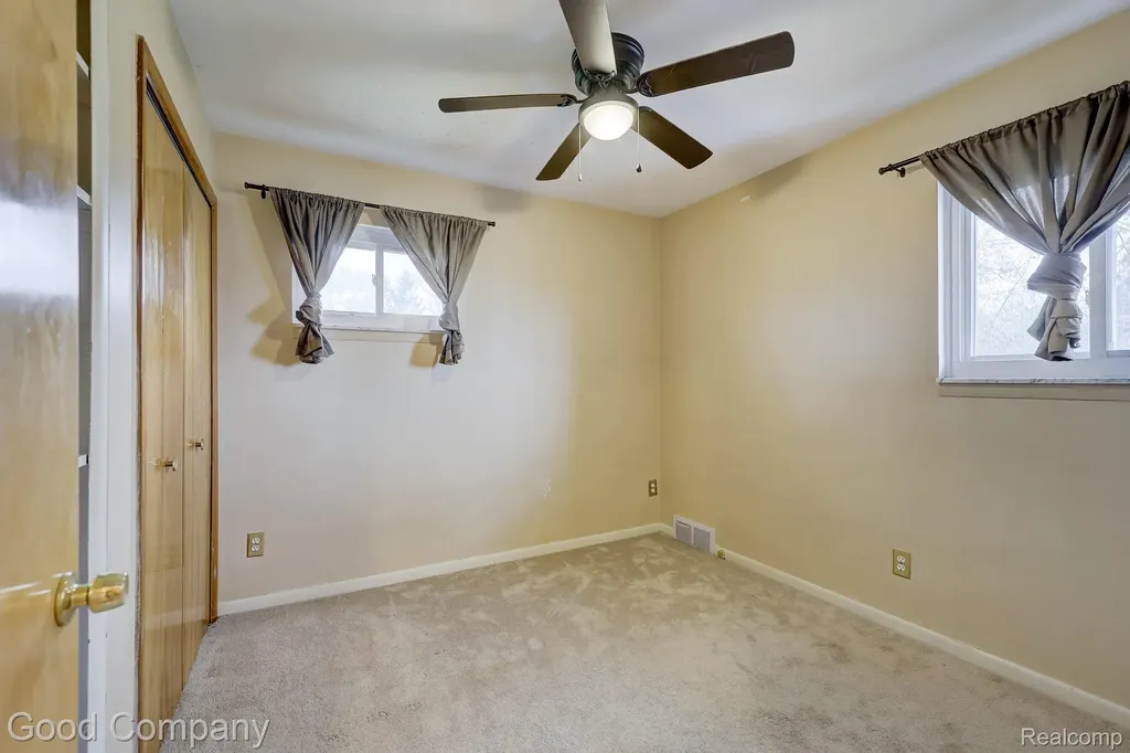 11493 Warren Boulevard Warren City MI 48089