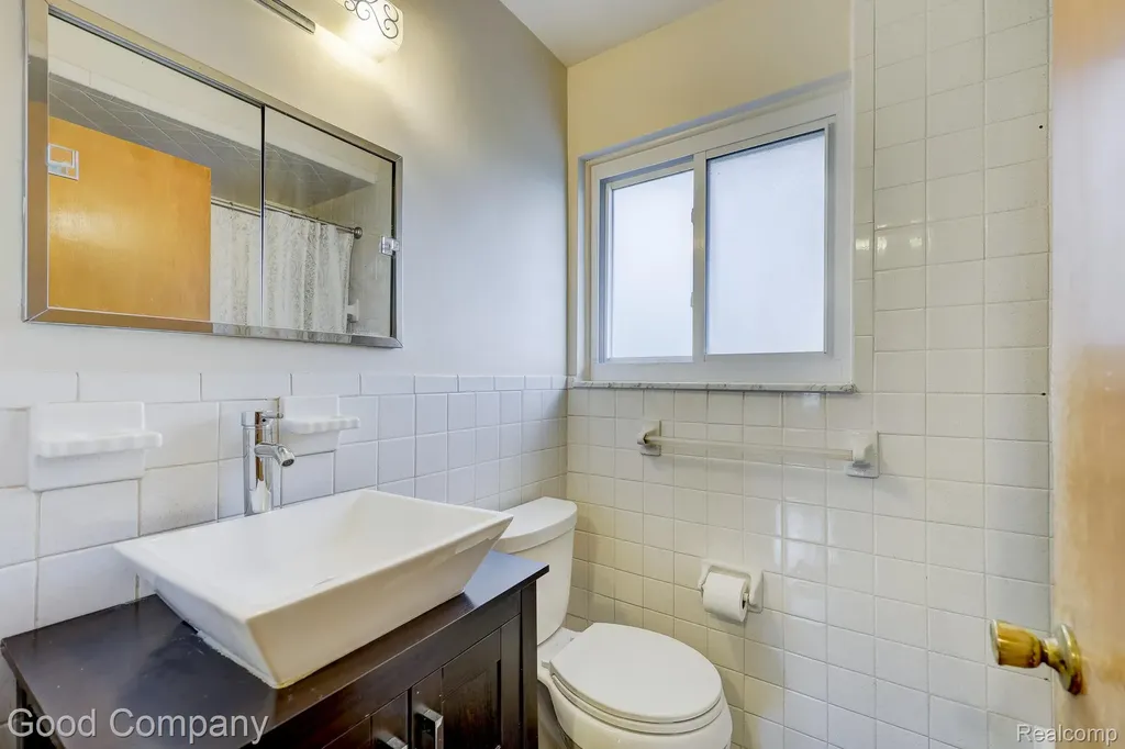11493 Warren Boulevard Warren City MI 48089