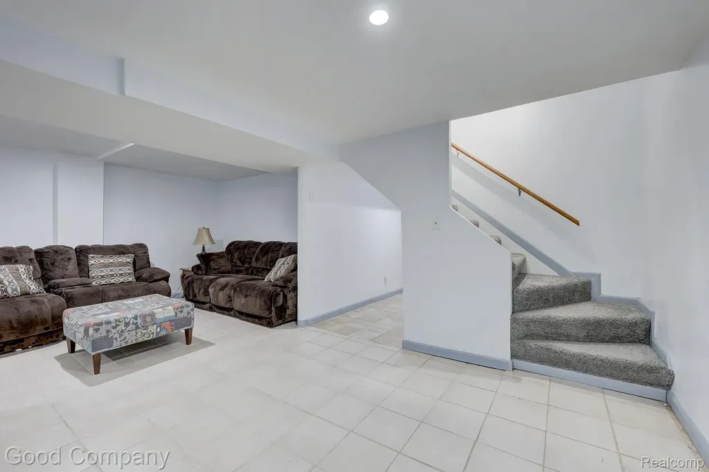 11493 Warren Boulevard Warren City MI 48089