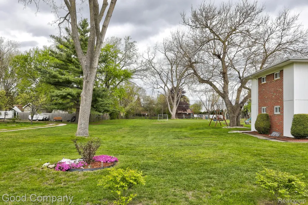 11493 Warren Boulevard Warren City MI 48089