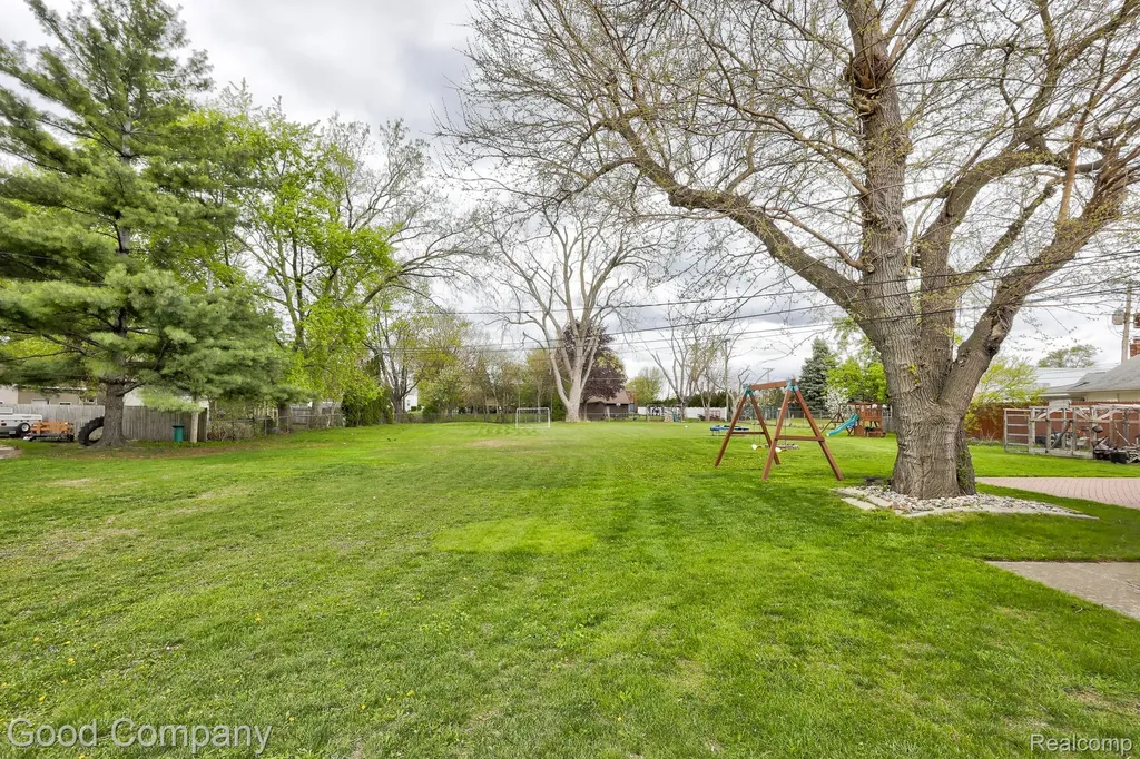 11493 Warren Boulevard Warren City MI 48089
