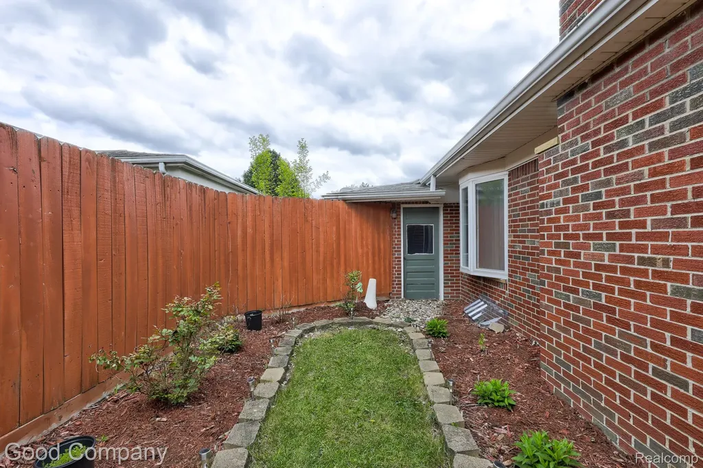 11493 Warren Boulevard Warren City MI 48089