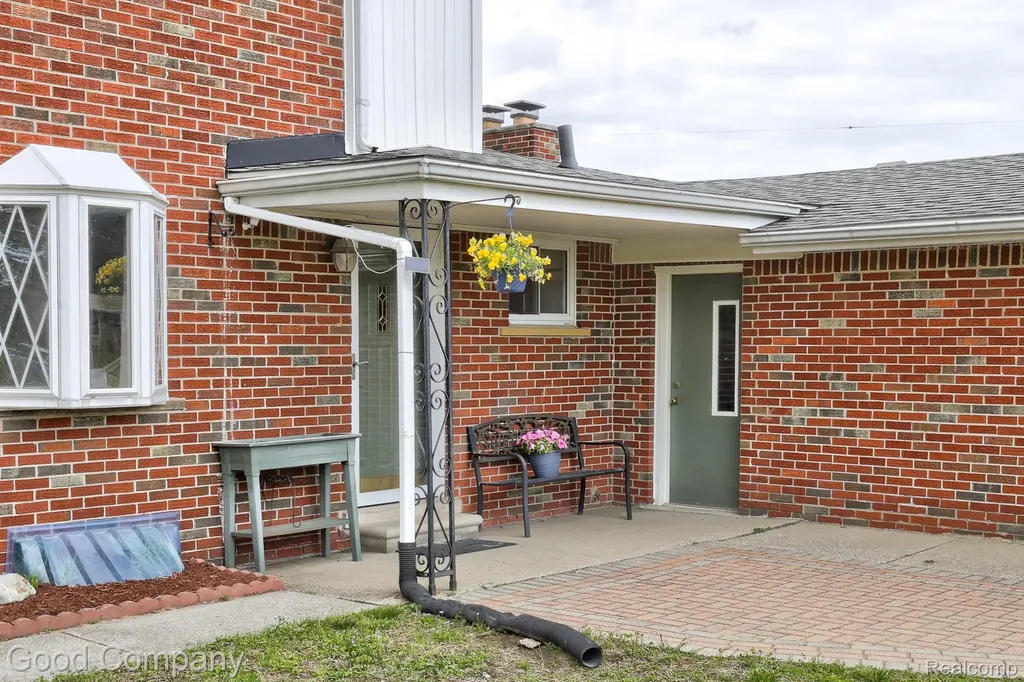 11493 Warren Boulevard Warren City MI 48089