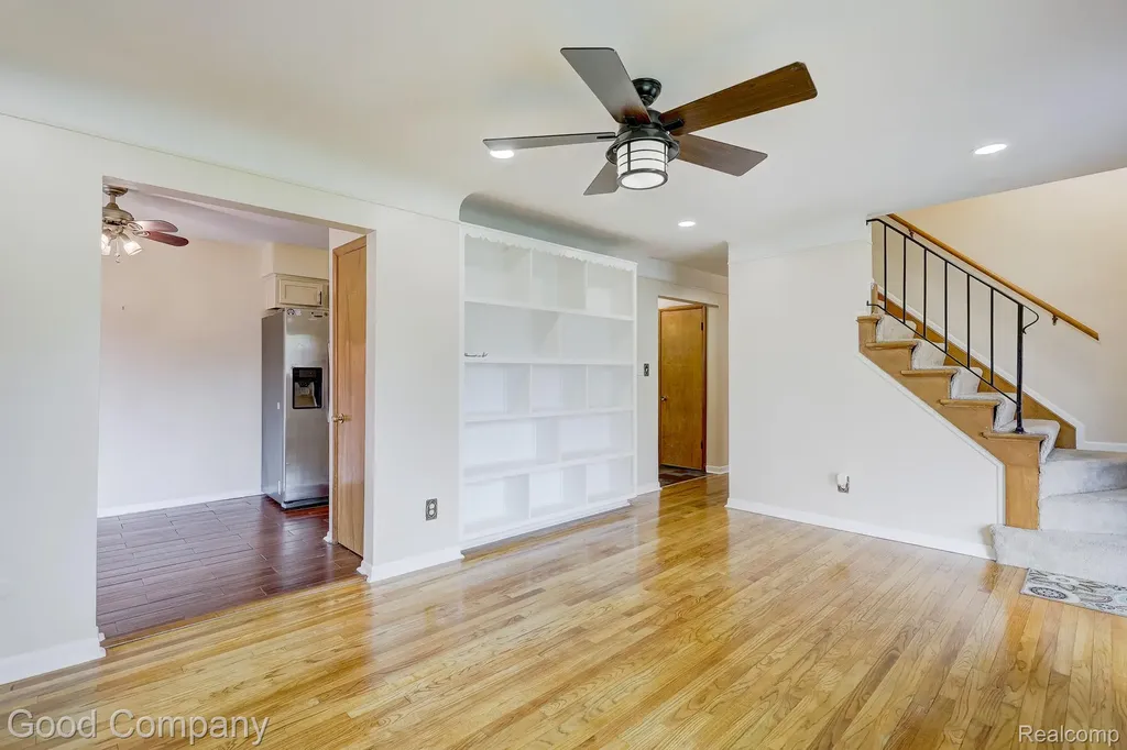 11493 Warren Boulevard Warren City MI 48089