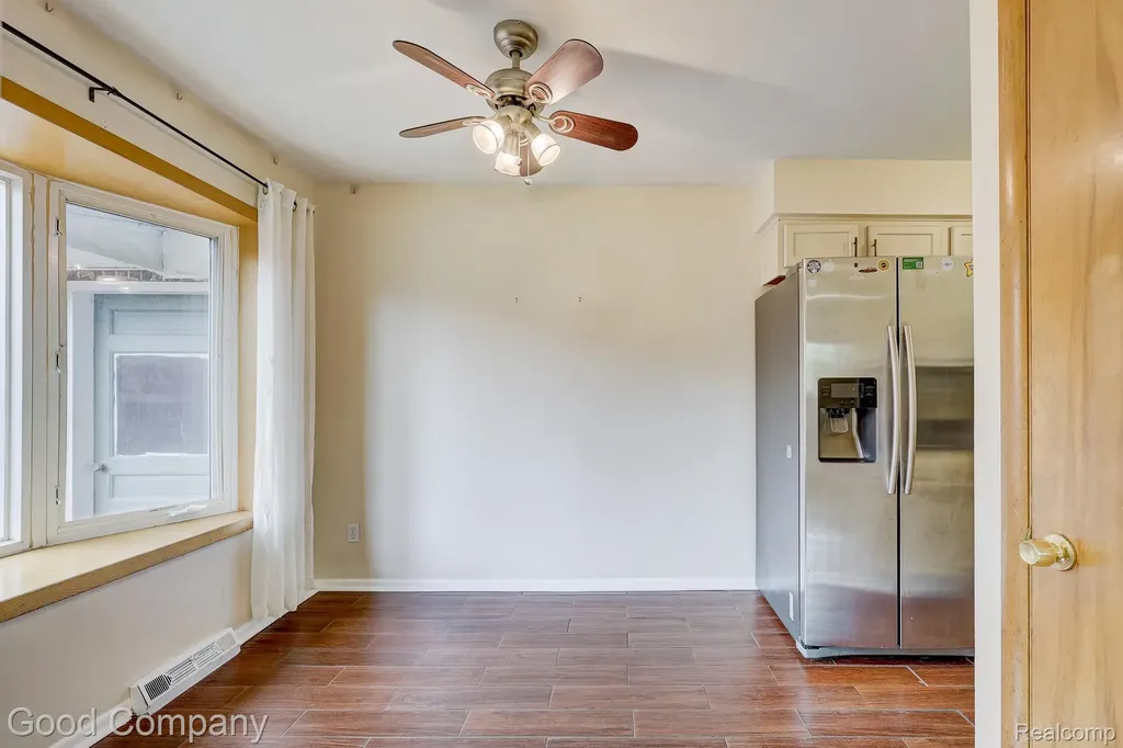 11493 Warren Boulevard Warren City MI 48089