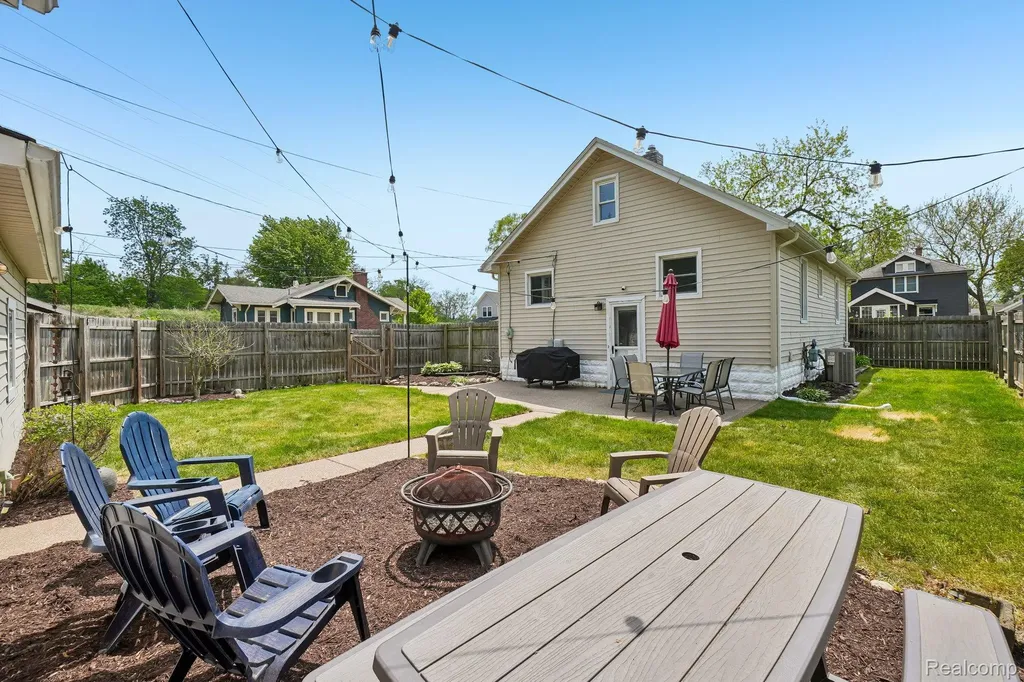 602 Florence Avenue Royal Oak City MI 48067