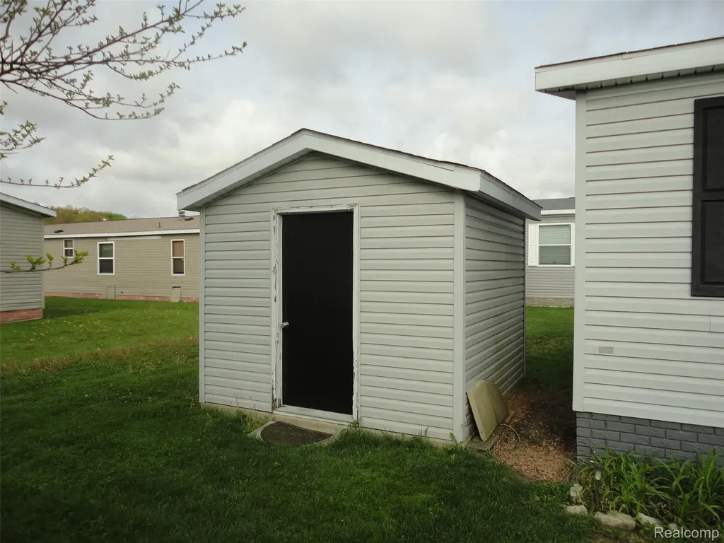 3913 Benjamin Way Raisinville Township MI 48161